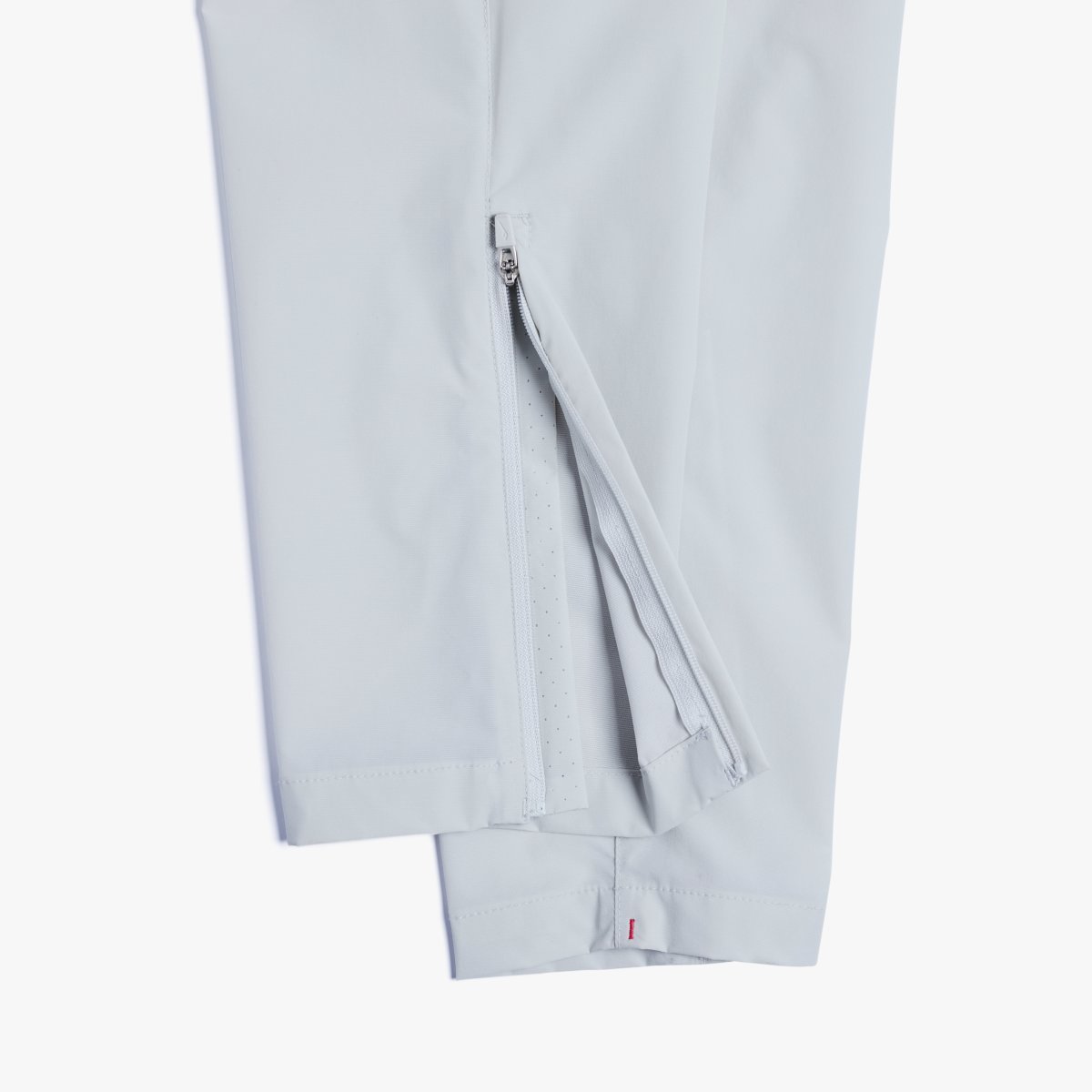 밑단 지퍼 디테일