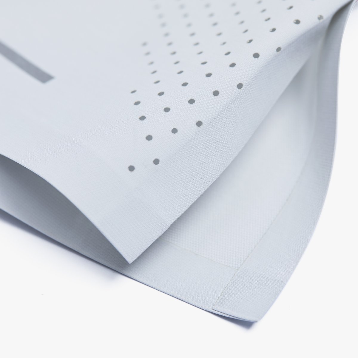 사이드 슬릿 디테일