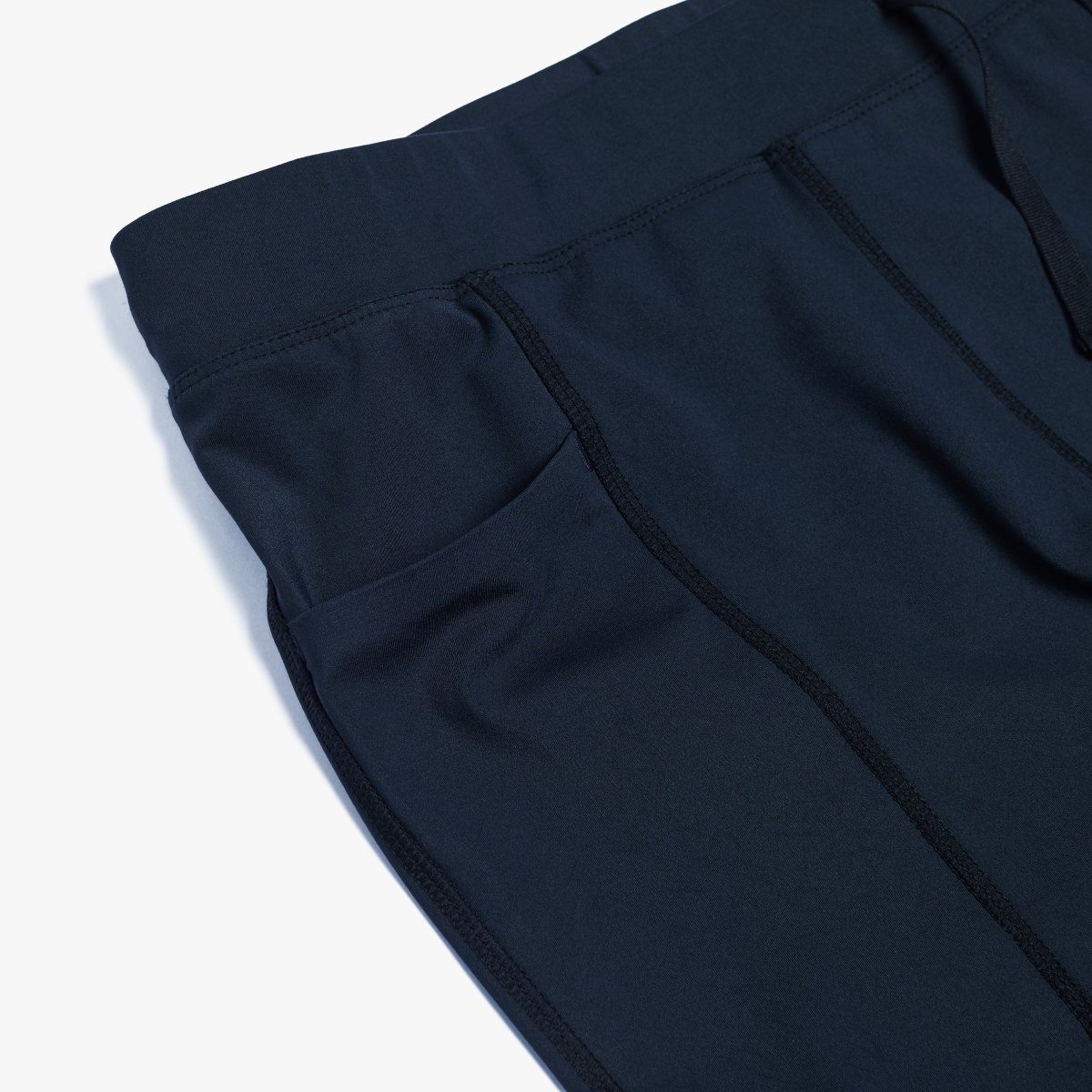 사이드 포켓 디테일