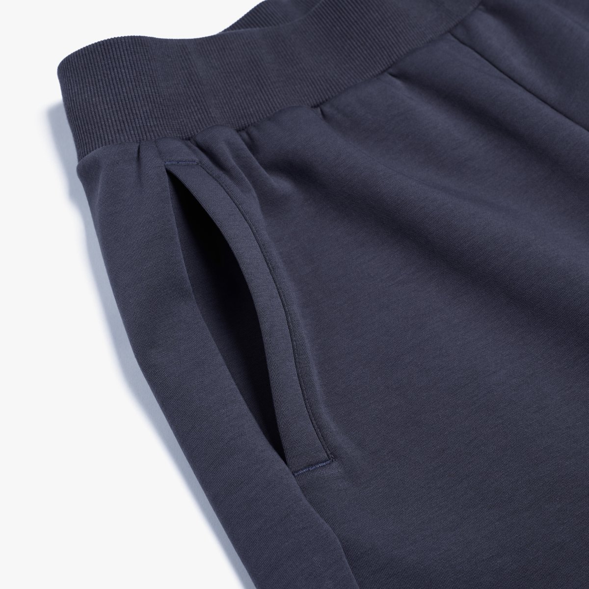 사이드 포켓 디테일