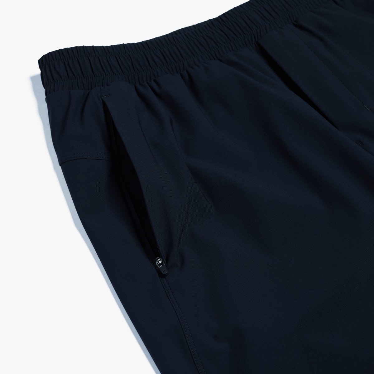 사이드 포켓 디테일