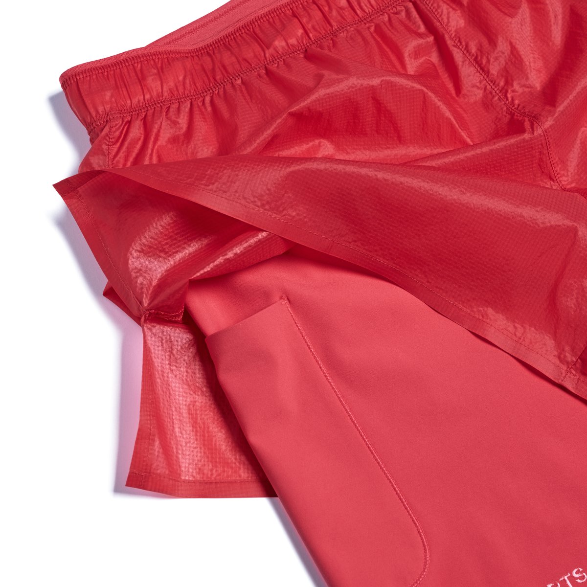 사이드 포켓 디테일