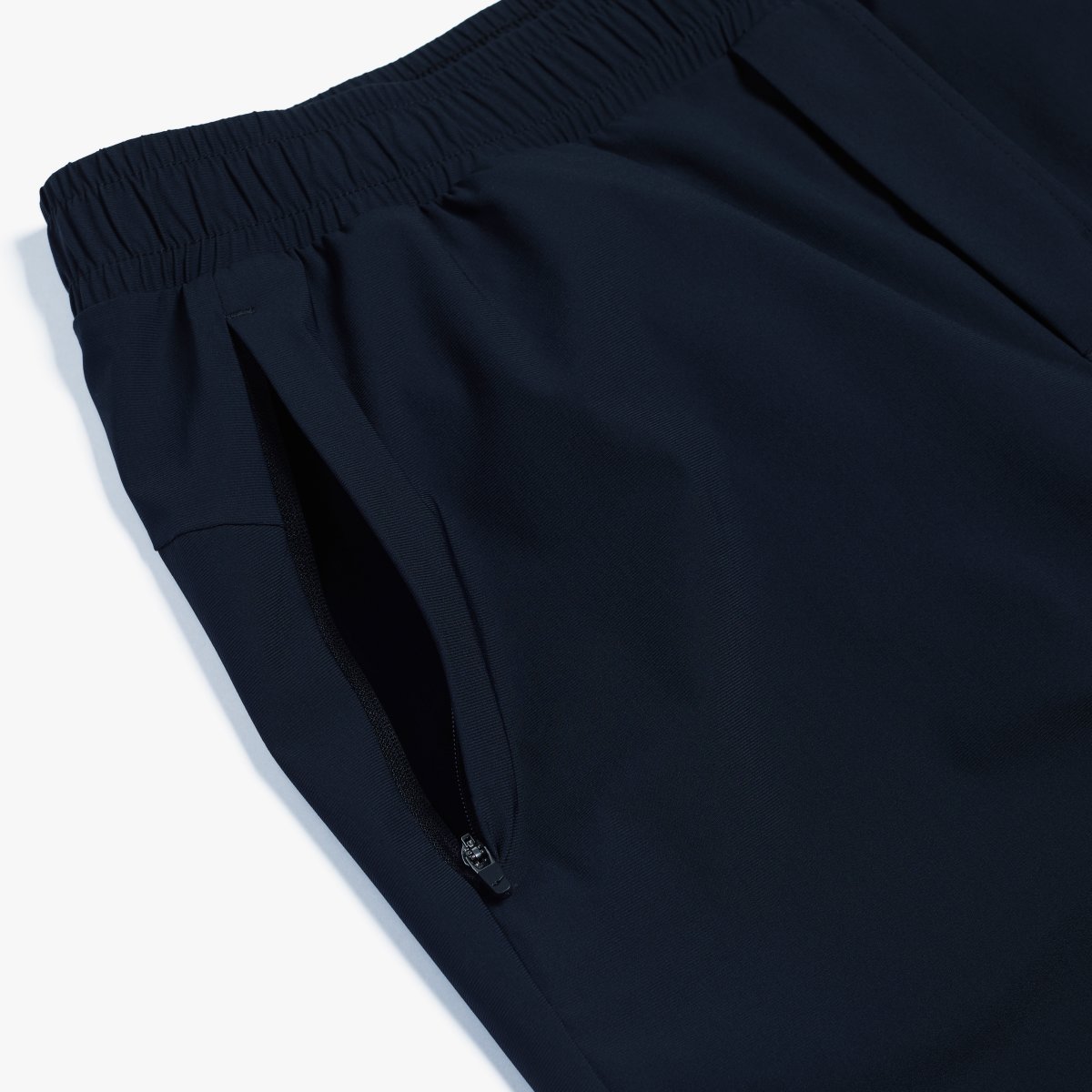 사이드 포켓 디테일