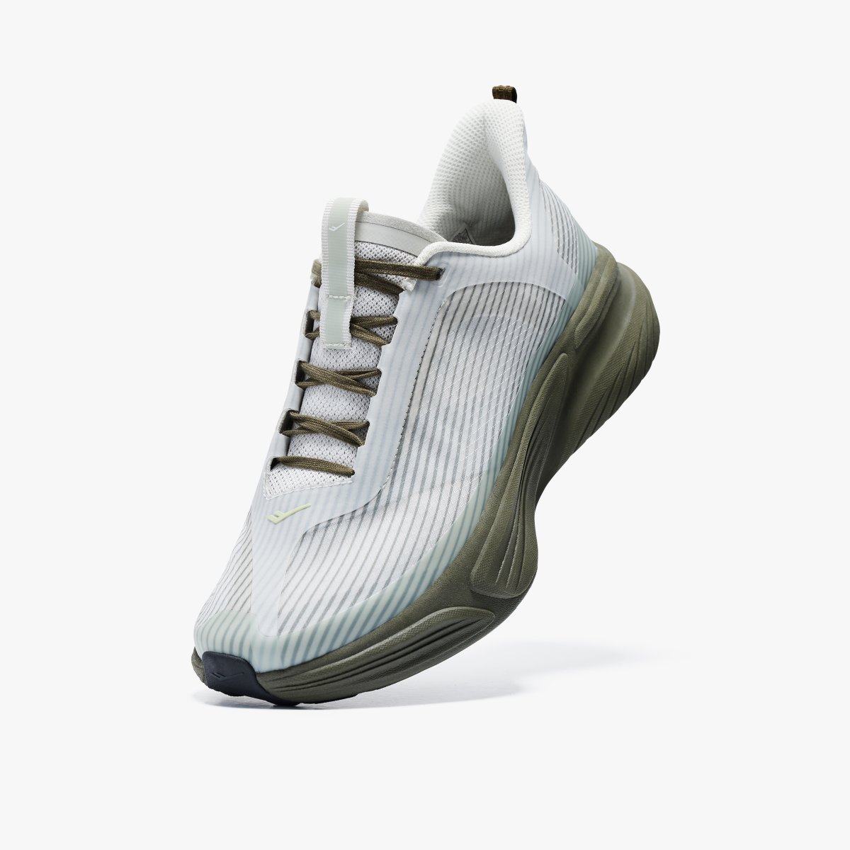 눈으로 볼 때도, 신었을 때도 느껴지는 가벼움